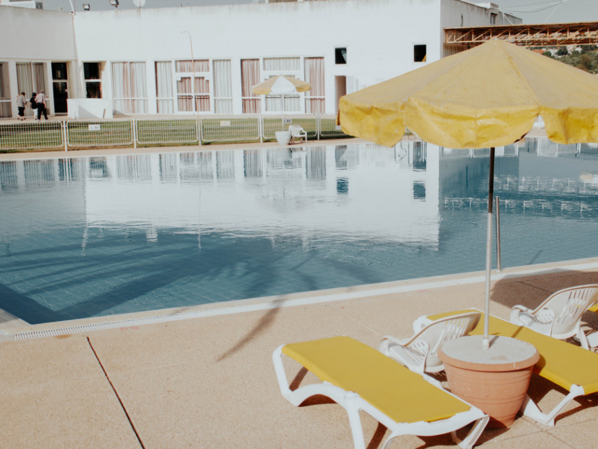 Vider sa piscine avec une pompe vide cave